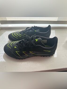 adidas Predator soccer Turf Shoes boys size 5